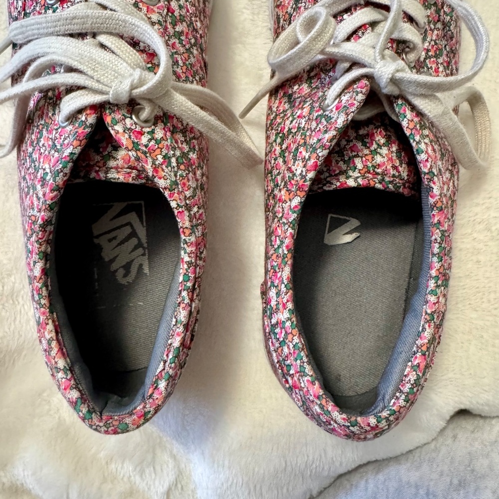 Vans - Picture 4 of 5